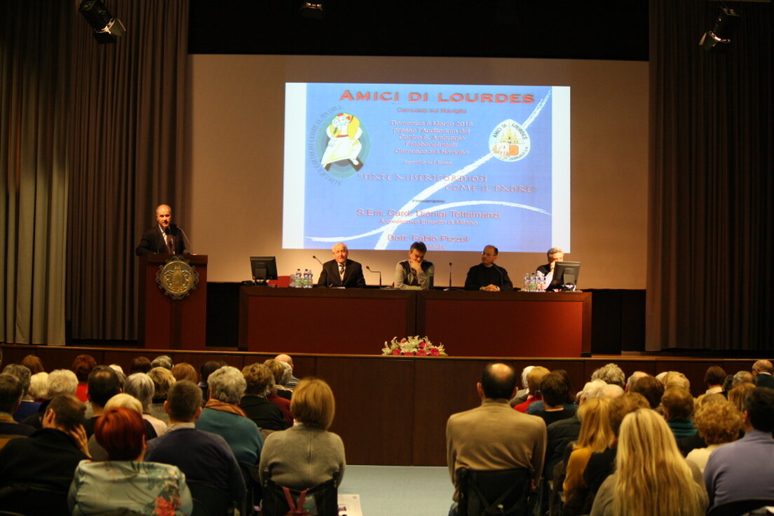 Incontro serale con testimonianza davanti a un piccolo gruppo di persone