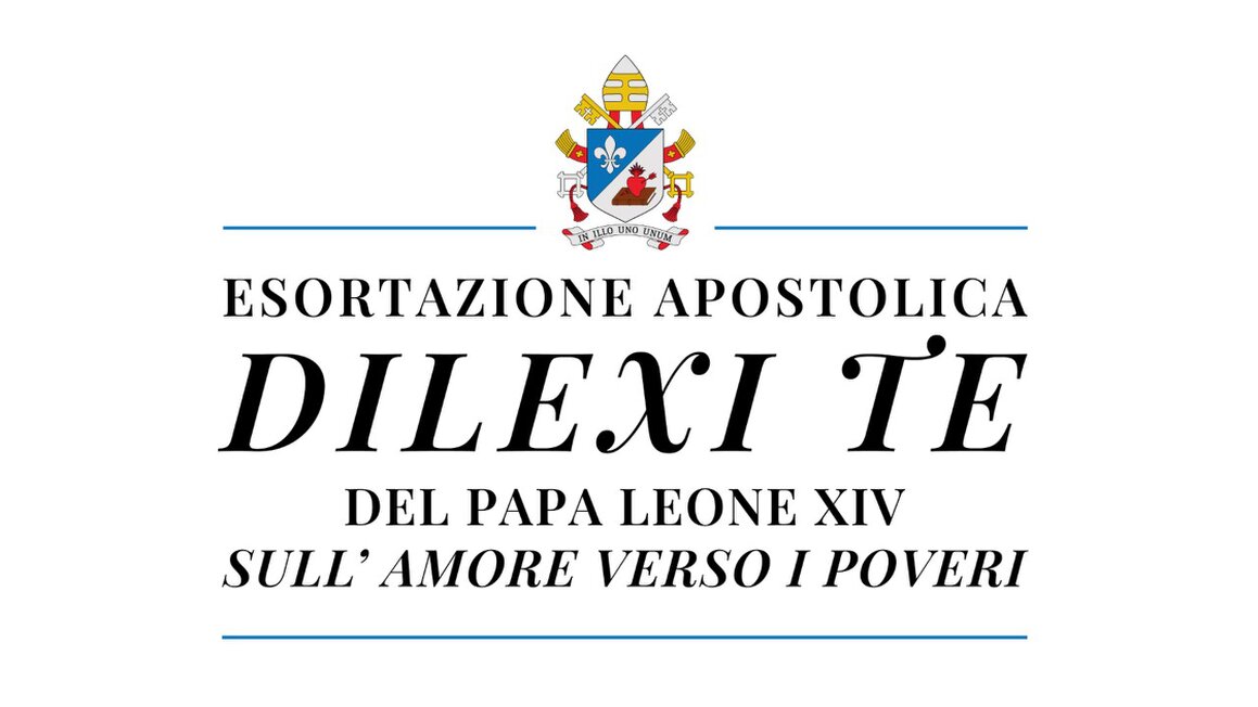 Persone riunite per un incontro di catechesi